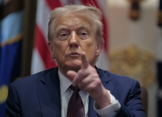 6 réactions de la classe politique face aux menaces douanières américaines