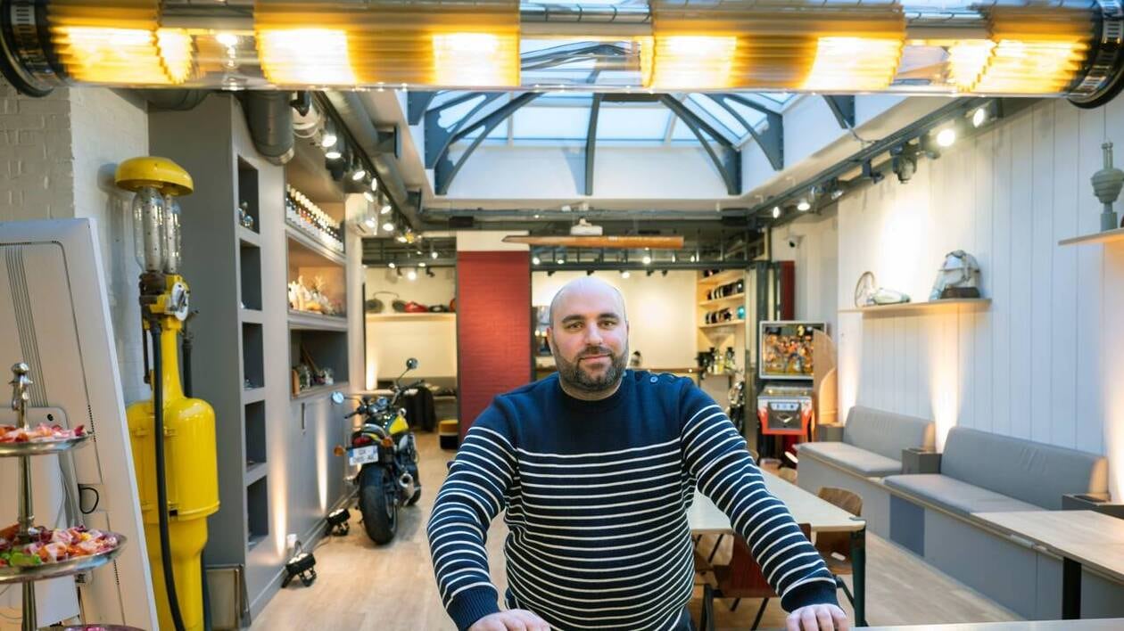 Dans le 17e arrondissement de Paris, La Fabrique du Reprenariat est un espace entièrement dédié à la transmission et à la reprise de sociétés. Julien Murzyn y accueille des formations et rencontres pour les repreneurs et les cédants.