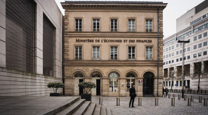 Comment expliquer la légère baisse du déficit public de la France, moins élevé qu’attendu ? – franceinfo
